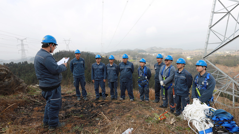 工作人員班前會。