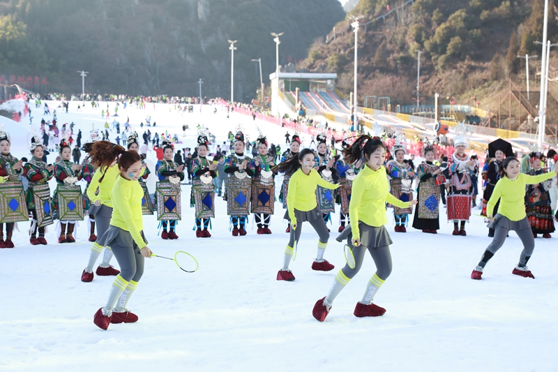 村潮出圈，黔东南“村”字号文旅天团闯雪场，冬趣不止。