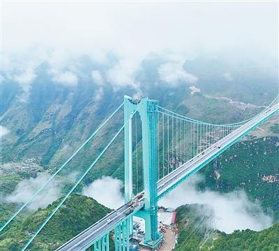 贵州花江峡谷大桥。