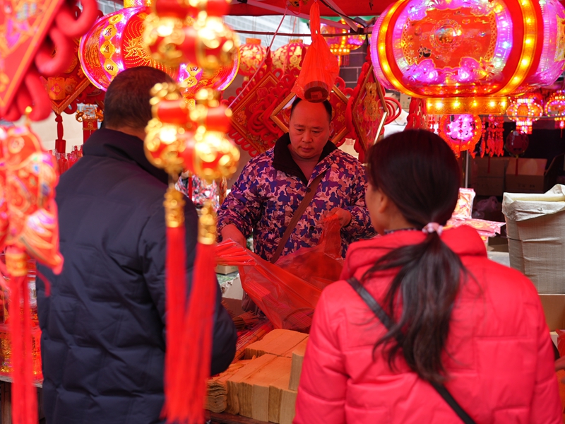 貴州鎮遠：趕年集，買年貨，煙火人間年味濃 (1)