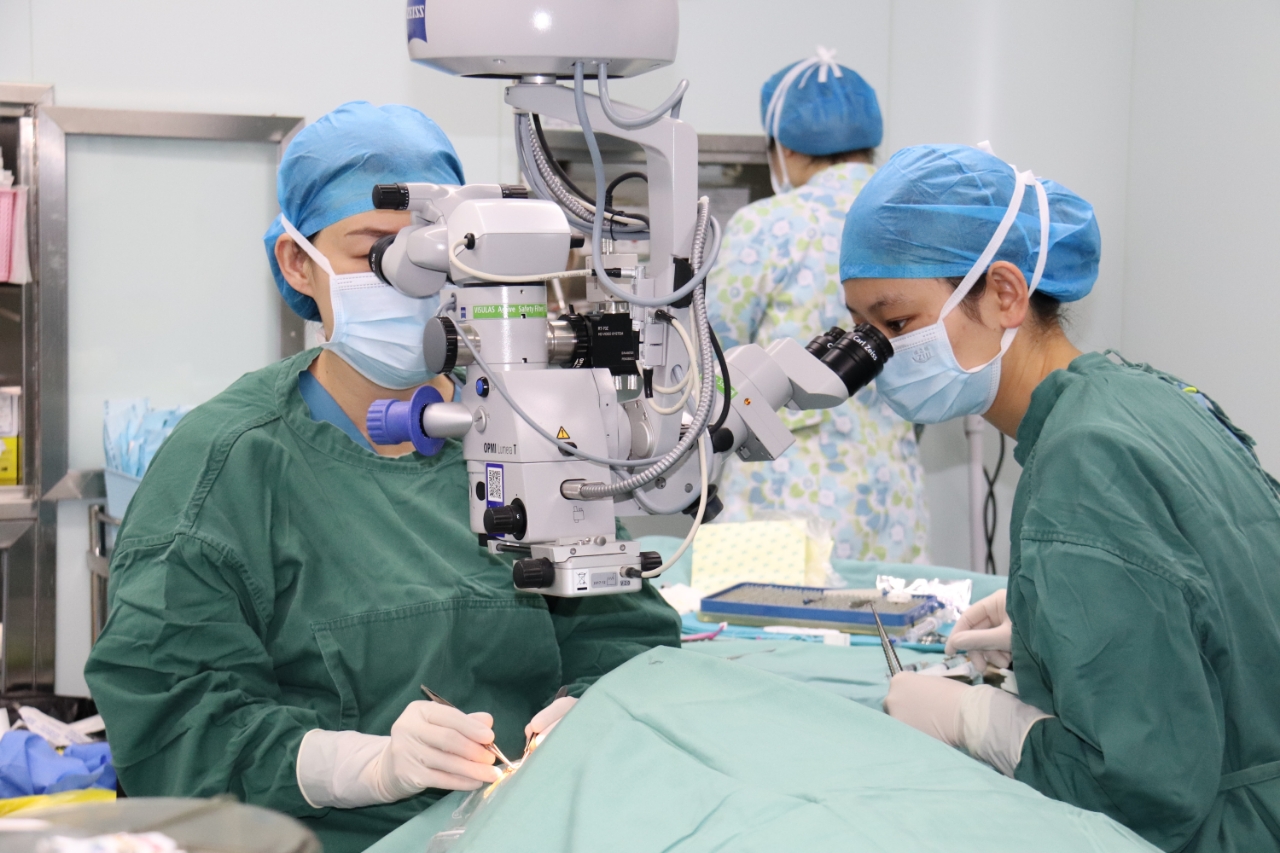 貴州普瑞角膜移植術助其重返光明。