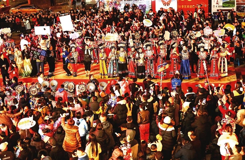 松桃自治县举行“松桃村晚·村村PK赛”。通讯员 谢慧芳摄