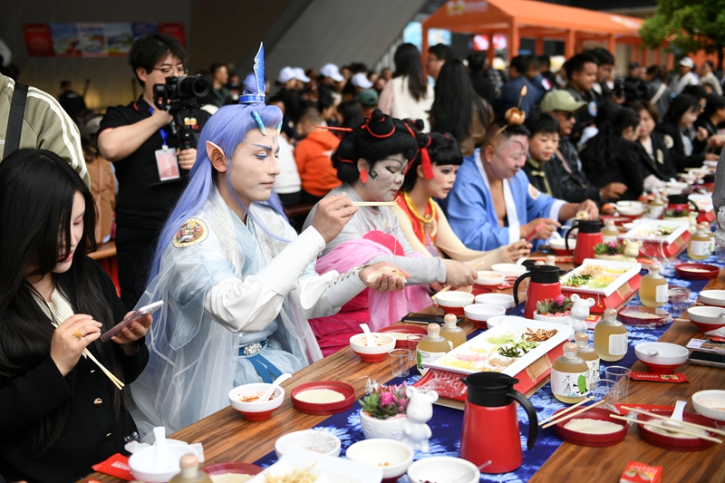 影城内外同时上演狂欢派对