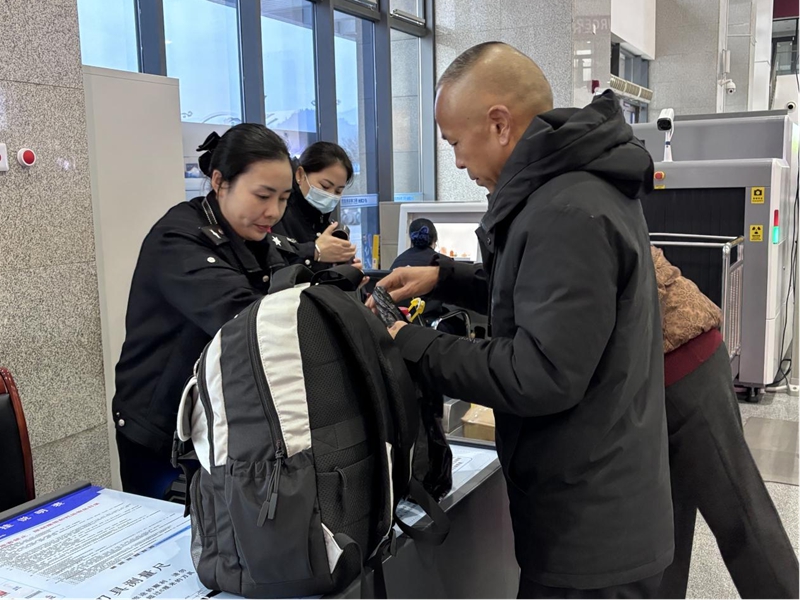 銅仁高鐵南站多措並舉優服務，暖心護航春運路。