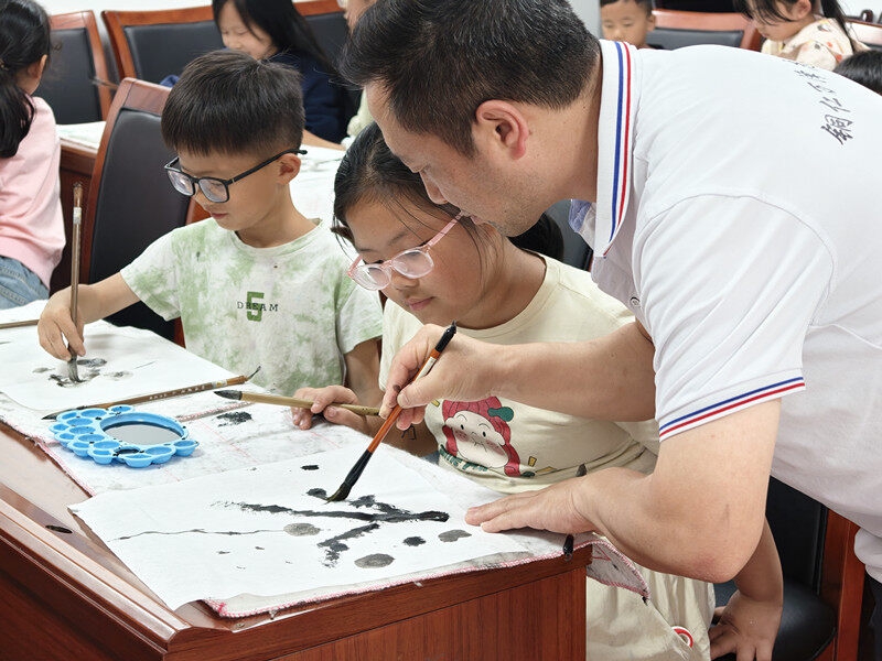 “童彩周末”守護易地搬遷兒童成長路。