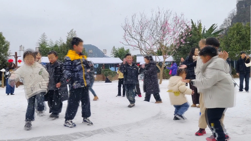 解鎖冬季旅游新風向，十裡荷廊童話雪鄉打造冰雪夢幻樂園。