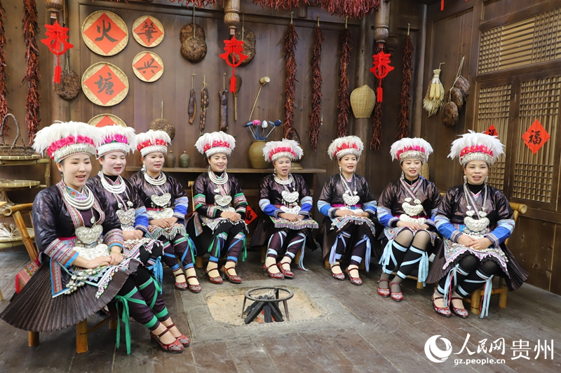 5村民在排練消防安全主題的侗歌。人民網 龍章榆 攝