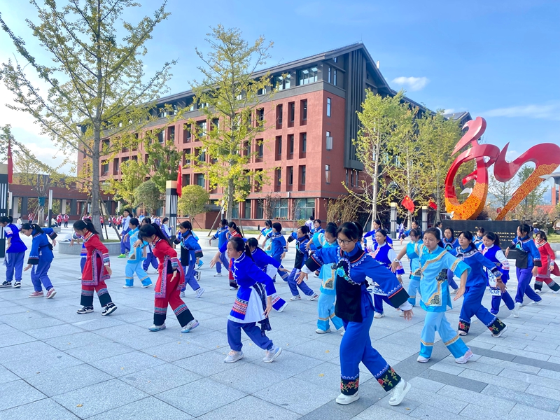 中央民族大学附属中学贵阳学校开展贵州省民族团结进步宣传月活动。