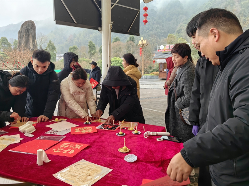 貴州梵淨山景區迎來春節首日旅游高峰（3）.jpg