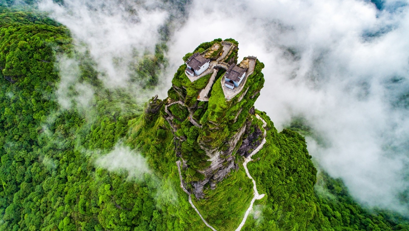貴州梵淨山景區迎來春節首日旅游高峰。