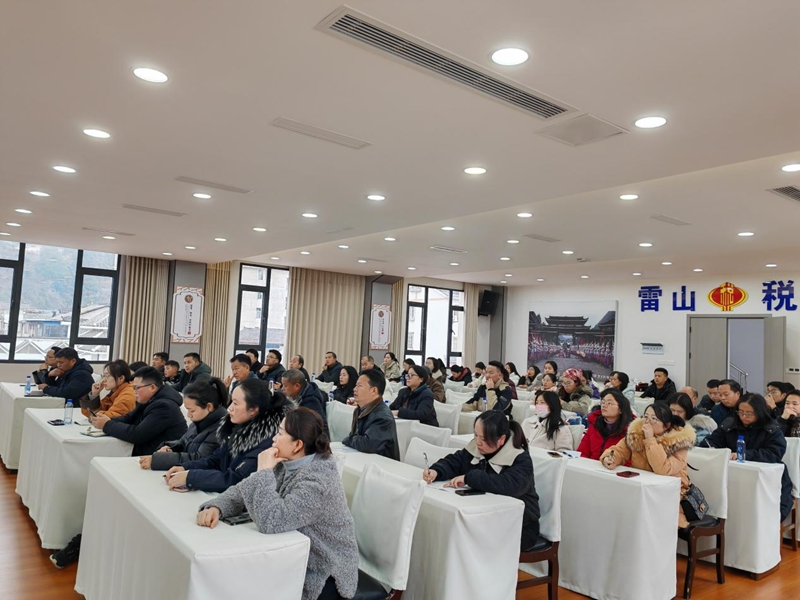 （圖三 納稅人積極學習稅費知識並互動場景）