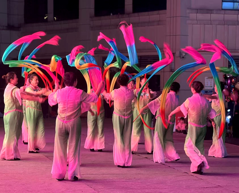 活动现场,舞蹈表演。任思宇 摄