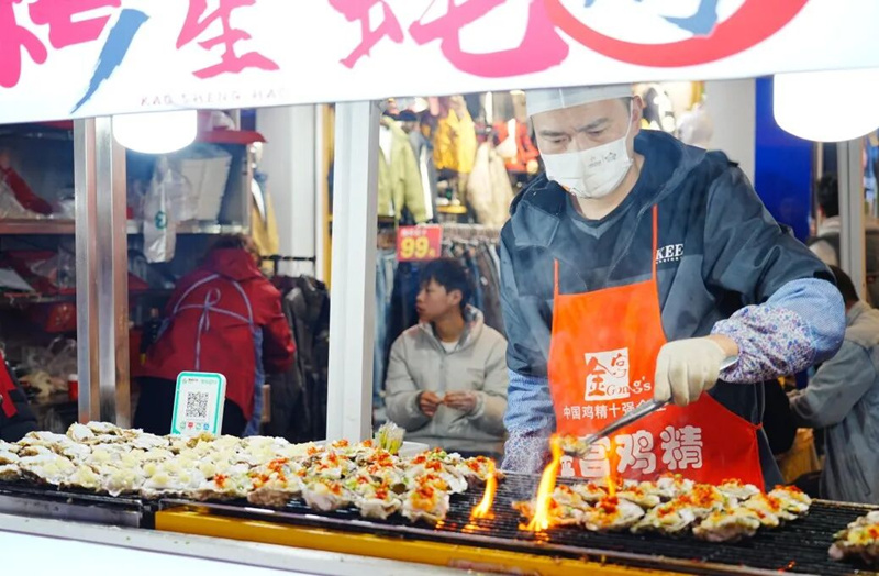安顺顾府街新春期间客流爆棚。