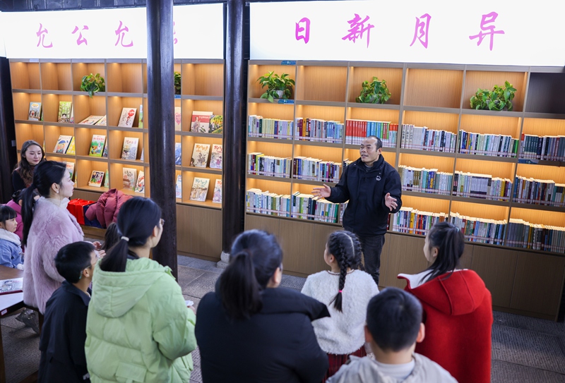 2月17日，在貴州省銅仁市玉屏侗族自治縣印山書院，市民參加讀書分享會。