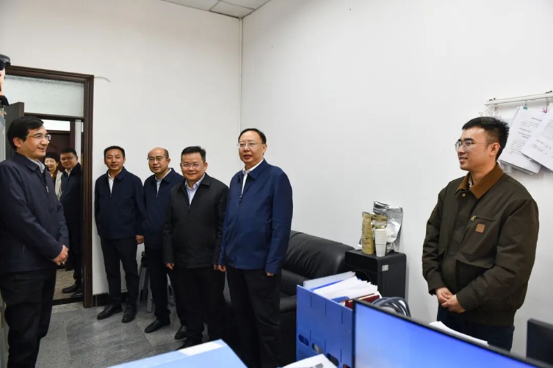 慰问厅防御处干部职工。