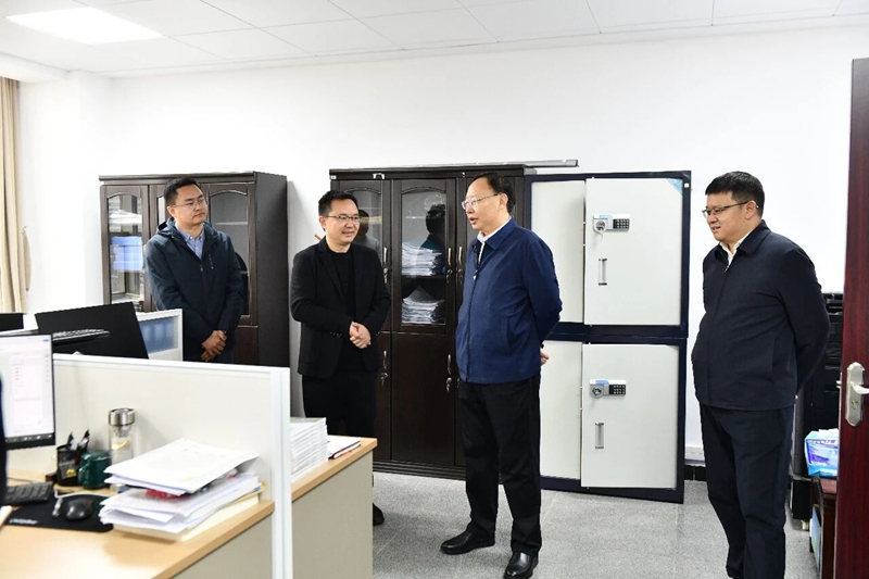 慰问厅烟水处干部职工。