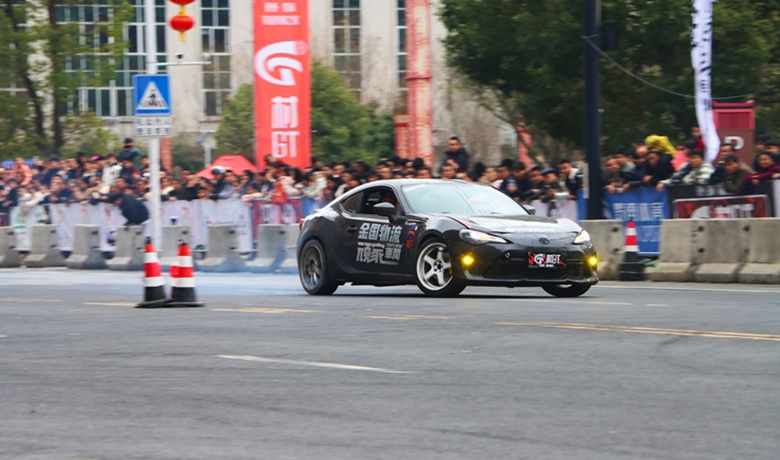 大年初八燃情延续！独山“贵GT”漂移体验嗨翻新春