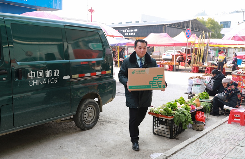 上门取件回来的工作员王槐志 (2)