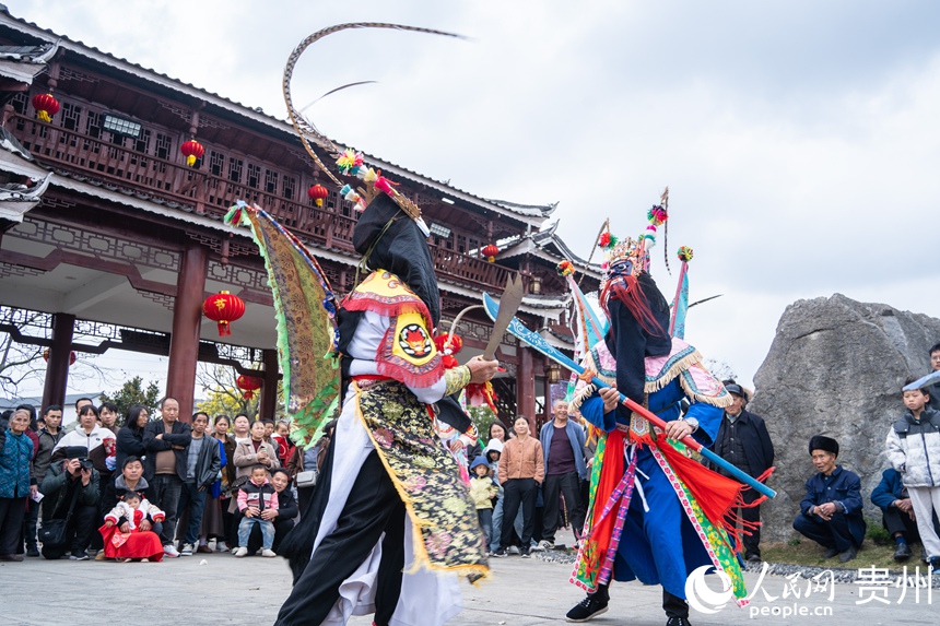 地戲表演。人民網 陽茜攝