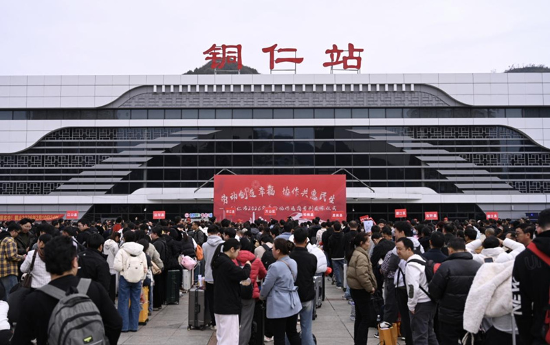 免費返崗專列暖心出發 千余名務工人員奔赴廣東復工。