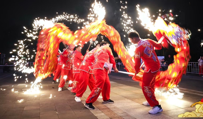1、春节期间全区各大商圈举办的年俗活动。
