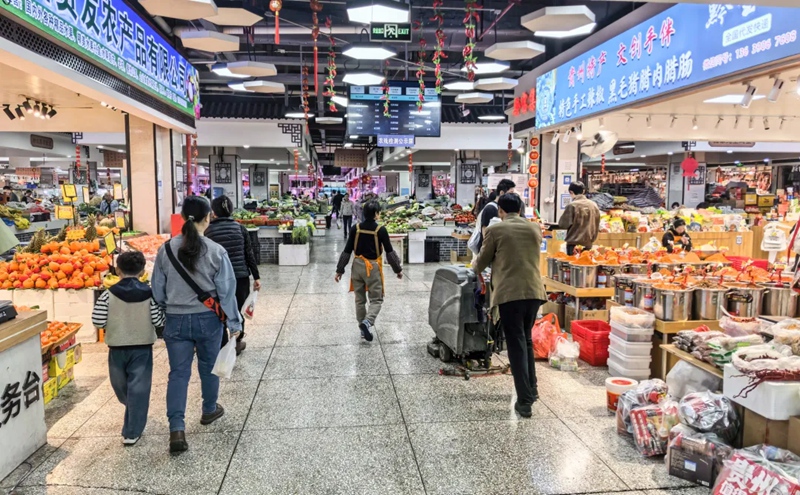 2.市场内进行地面清洁。