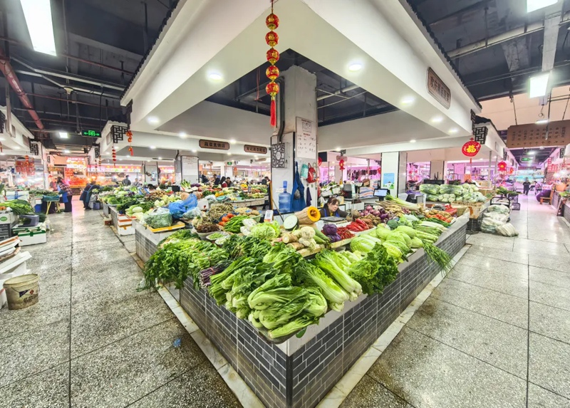 3.摊档商品码放整齐。