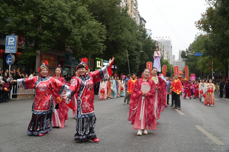 表演。王朝東攝
