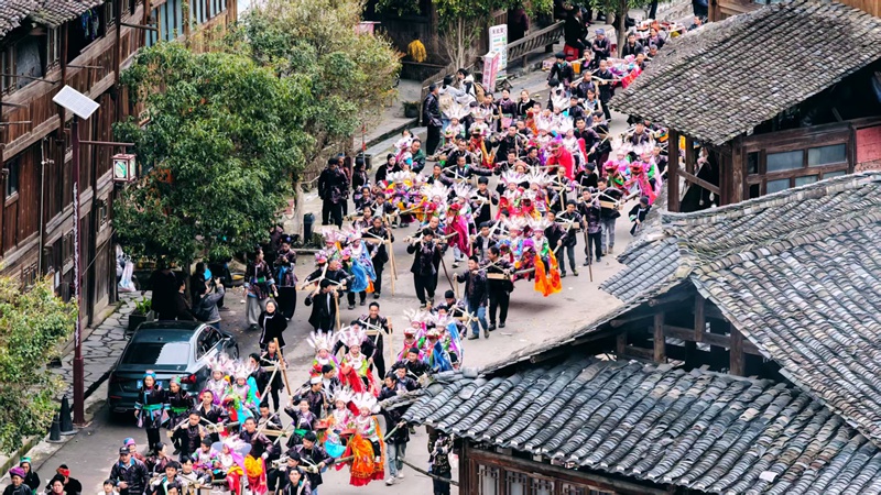 贵州黎平：黄岗侗寨“抬官人”巡游迎新春 (6)