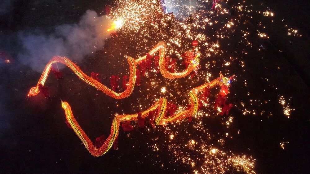 台拱舞龙嘘花活动。