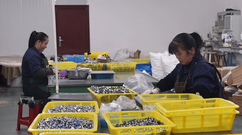 人勤春早赶订单 贵州独山这家轴承企业冲刺“开门红”。