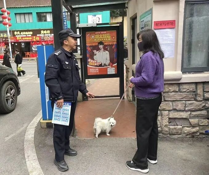 貴陽市公安局烏當分局組織開展文明養犬主題宣傳活動.jpg