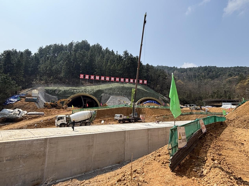 貴陽環高擴容項目土建2標孟關隧道進口。.jpg