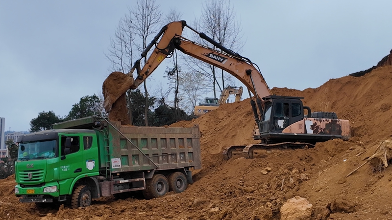宏骏高能（贵州）智慧动力电池生产项目建设现场 胡凤至 摄 