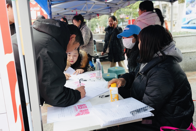 求職者與企業簽訂就業協議.。