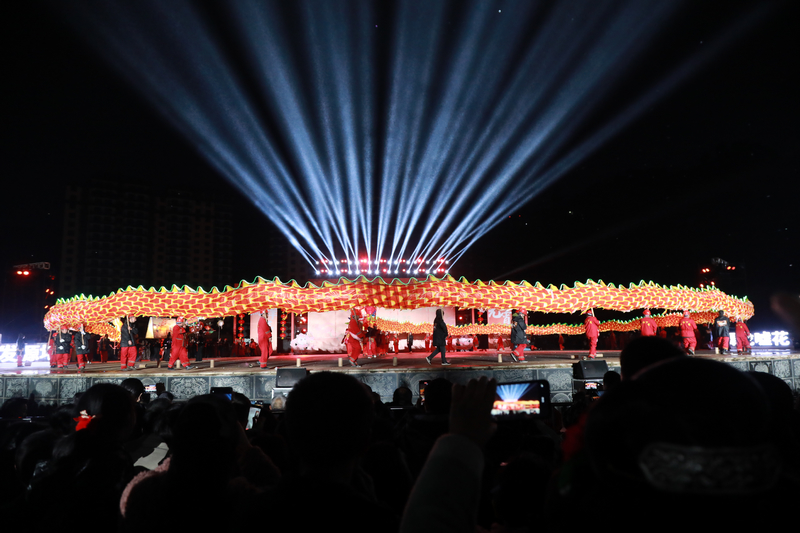 台江县城人头攒动。