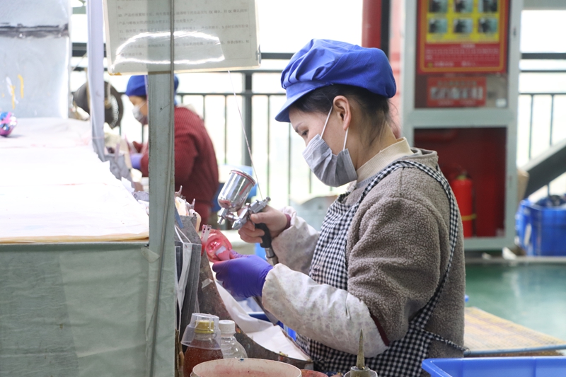 獨山玩具生產忙 (1).jpg