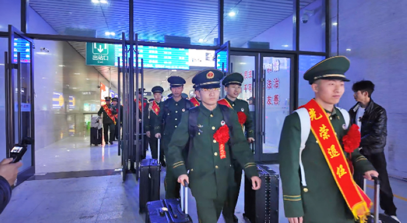 安顺经开区欢迎退役军人光荣返乡.