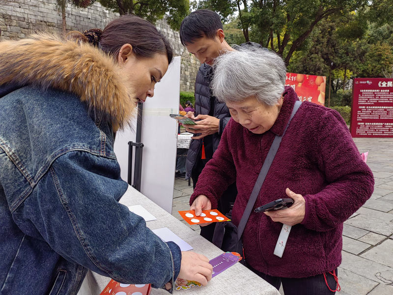 书香作伴闹元宵。