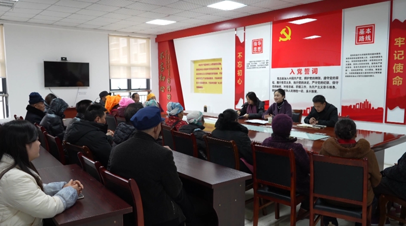 西秀区“理论宣传二人讲”走进彩虹社区.jpg