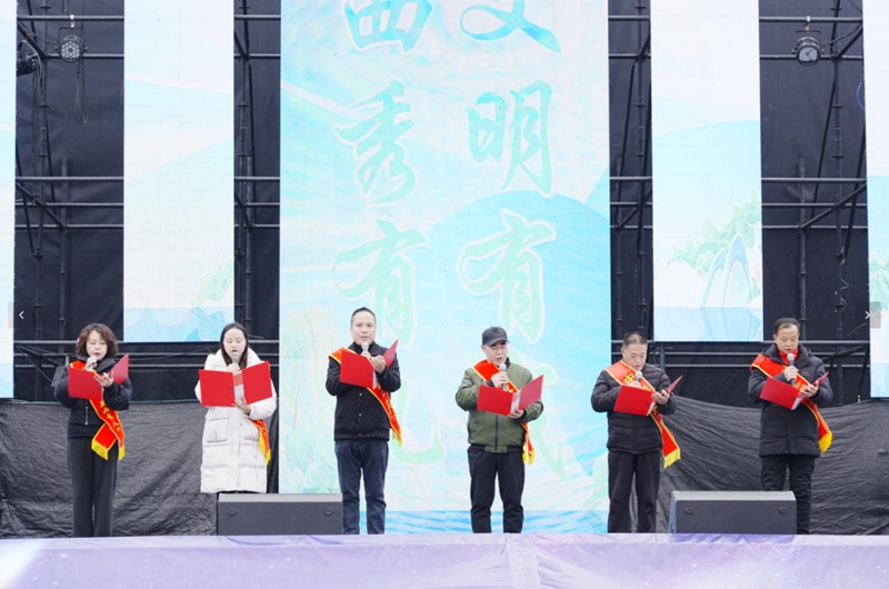 道德模范和身边好人进社区活动.jpg