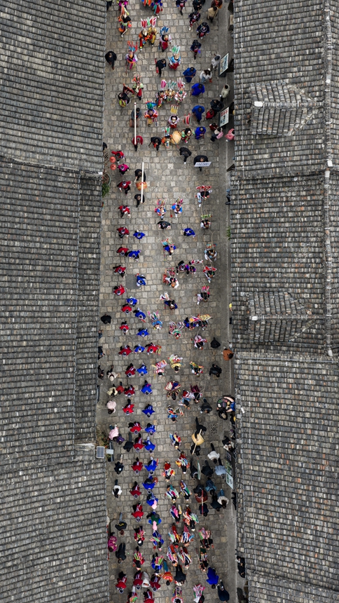 航拍地戲巡游。李立洪攝