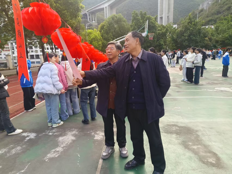 灯谜活动现场。