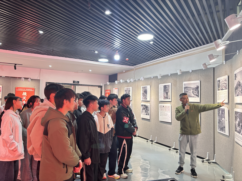 紫雲縣60周年發展圖片展。