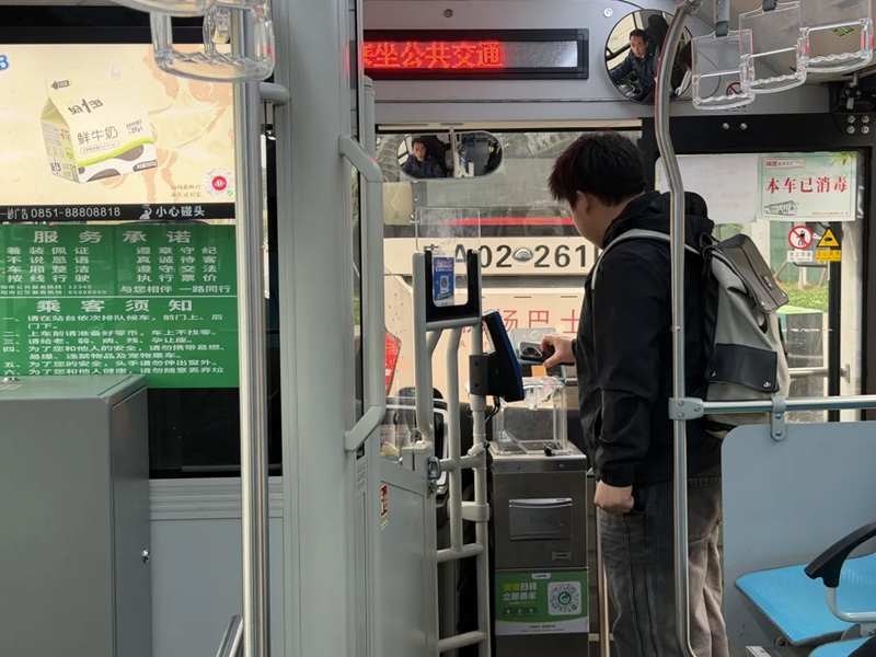 “南明智能制造產業園—河濱公園”定制公交專線正式開通運行。