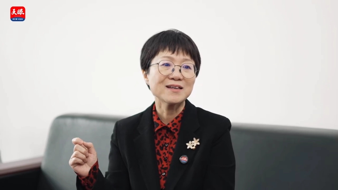 新当选中国工程院院士的黄维娜。