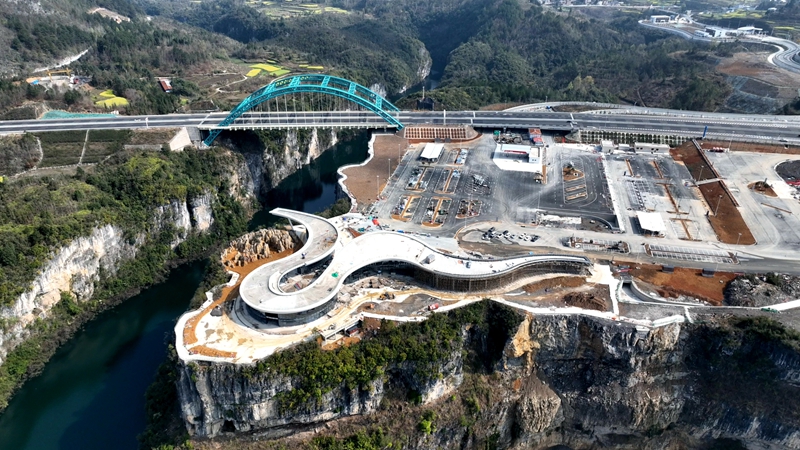 贵平高速甲青交旅融合服务区全面复工冲刺“开门红” (1).jpg