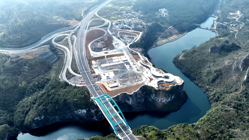 贵平高速甲青交旅融合服务区全面复工冲刺“开门红” (2).jpg