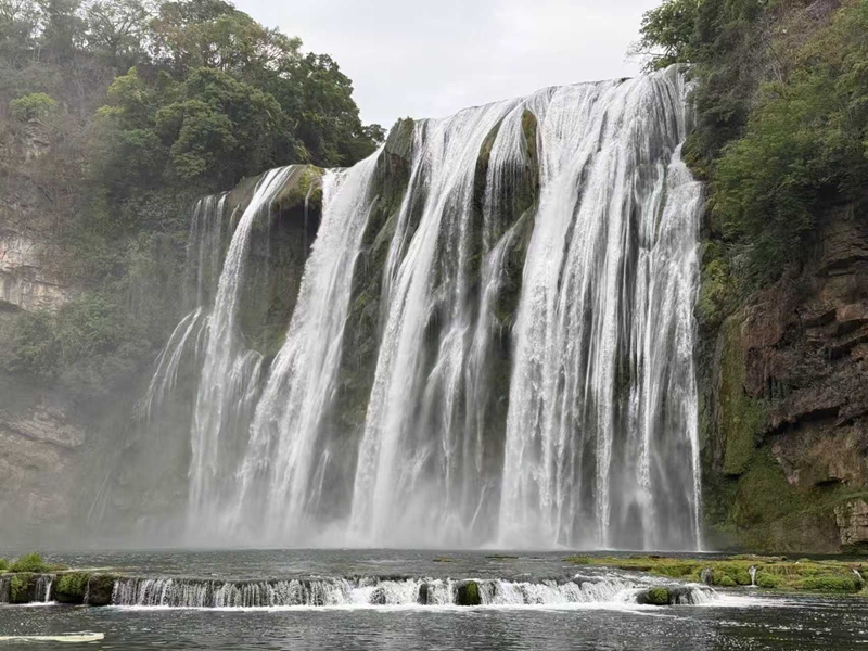 4、黄果树景区和百里杜鹃景区在提质升级过程中，邮储银行贵州省分行都提供有金融支持..jpg