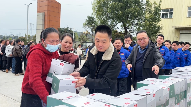 独山7家企业迎来300余名新员工。